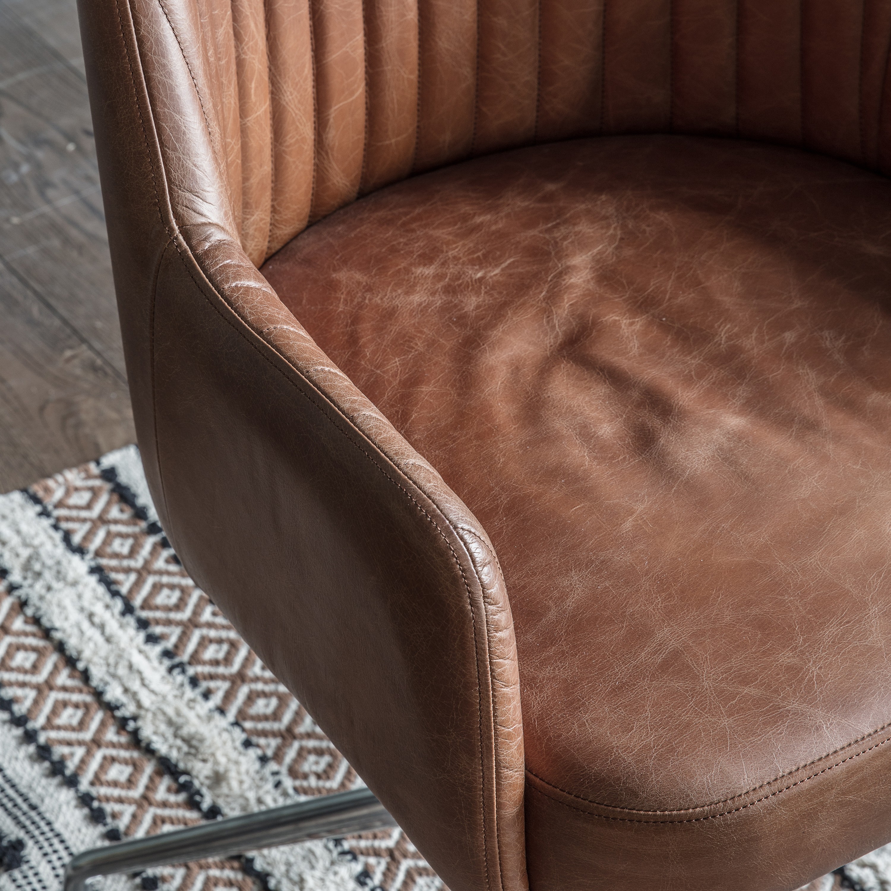 Curie Swivel Chair Vintage Brown